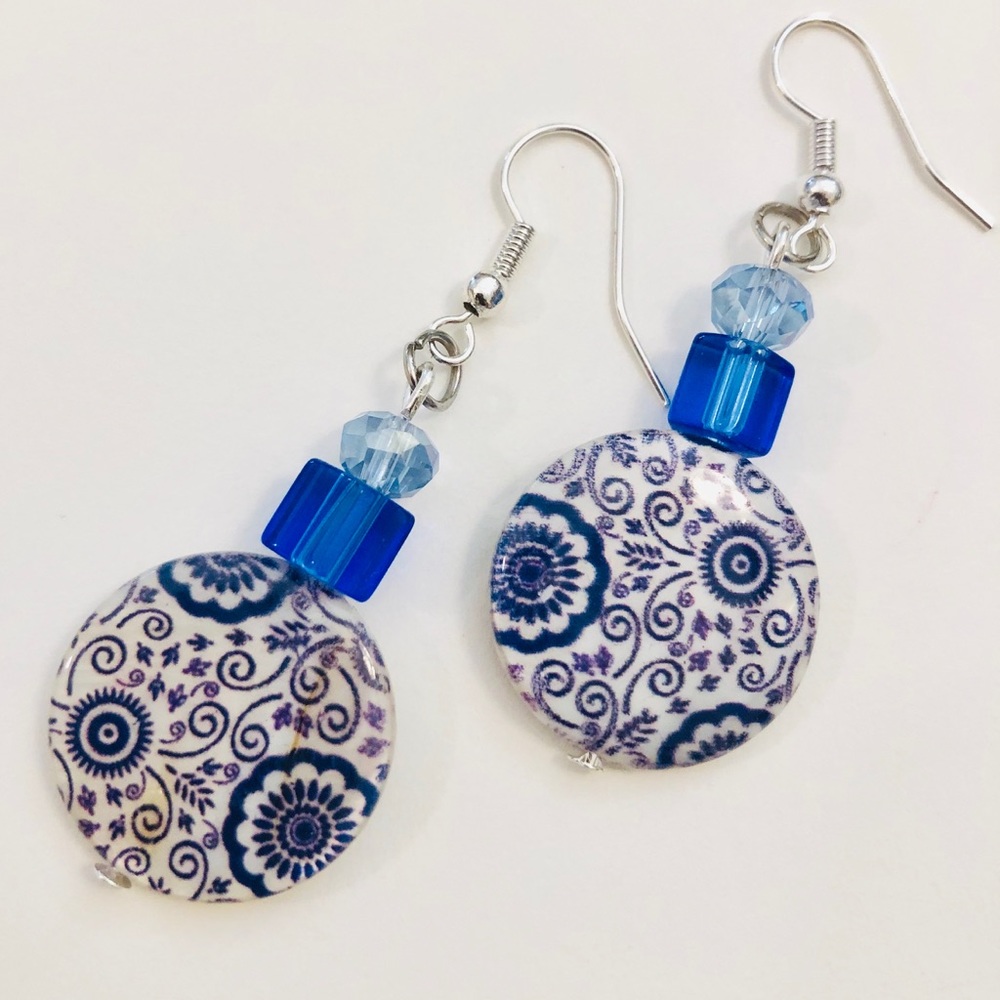 Blue & White Floral Glass Bead Earrings w Czech